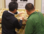 ギャラリーに画像を読み込む、『白箱入り クラウンメロン』 山等級　静岡県産 1.3kg以上×1玉 ※常温
