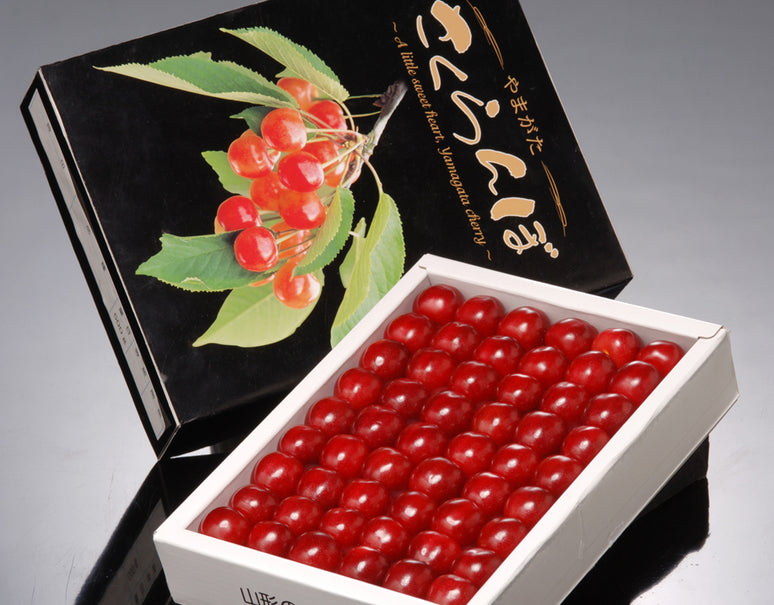 『佐藤錦』山形県産温室さくらんぼ Lサイズ 特秀品 約300g 化粧箱 ※常温 【産地直送・4/7〜5/4まで出荷日指定可能】