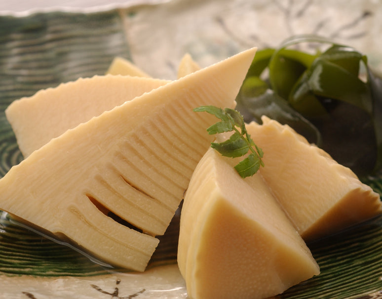 『たけのこ』 大〜中サイズ 約4kg (目安：4〜8本)　九州産（鹿児島・熊本・福岡ほか） 糠付き　※冷蔵