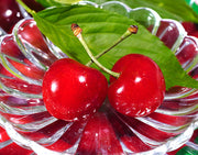 【母の日ギフト】『佐藤錦』山形県産温室さくらんぼ 大粒2L 特秀品 約300g 化粧箱 ※常温 カーネーション(造花)・メッセージカード付 産地直送