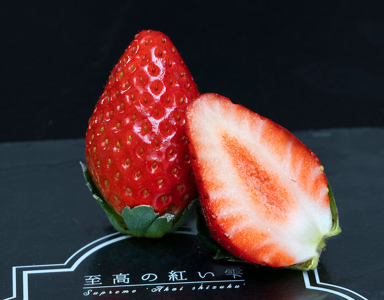 『紅い雫（あかいしずく）』愛媛県産 いちご 約500g（250g：9〜11粒×2パック）化粧箱入り 酒井農園 ※冷蔵【愛媛フェア】